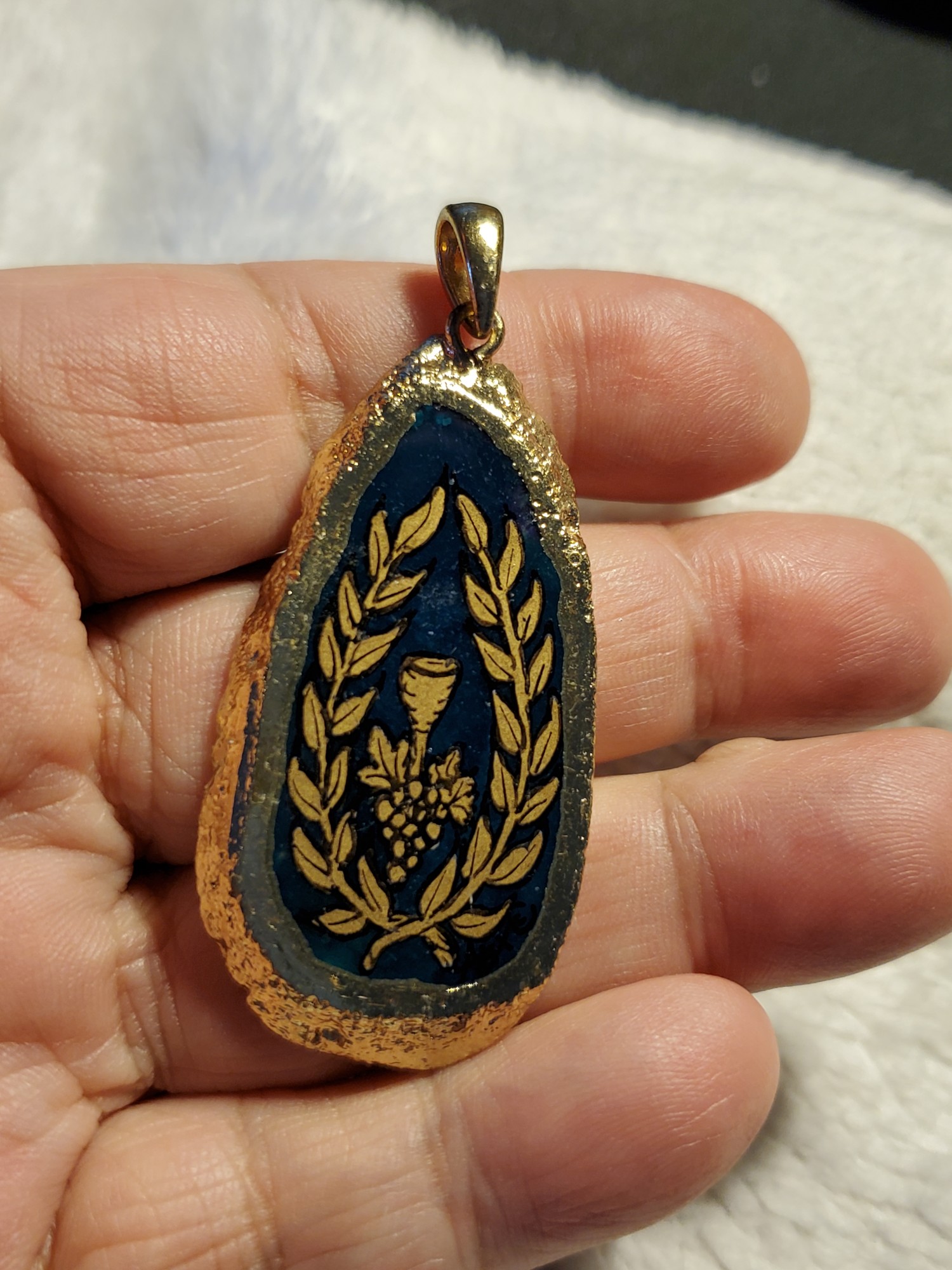 Vintner Laurel  Agate Pendant