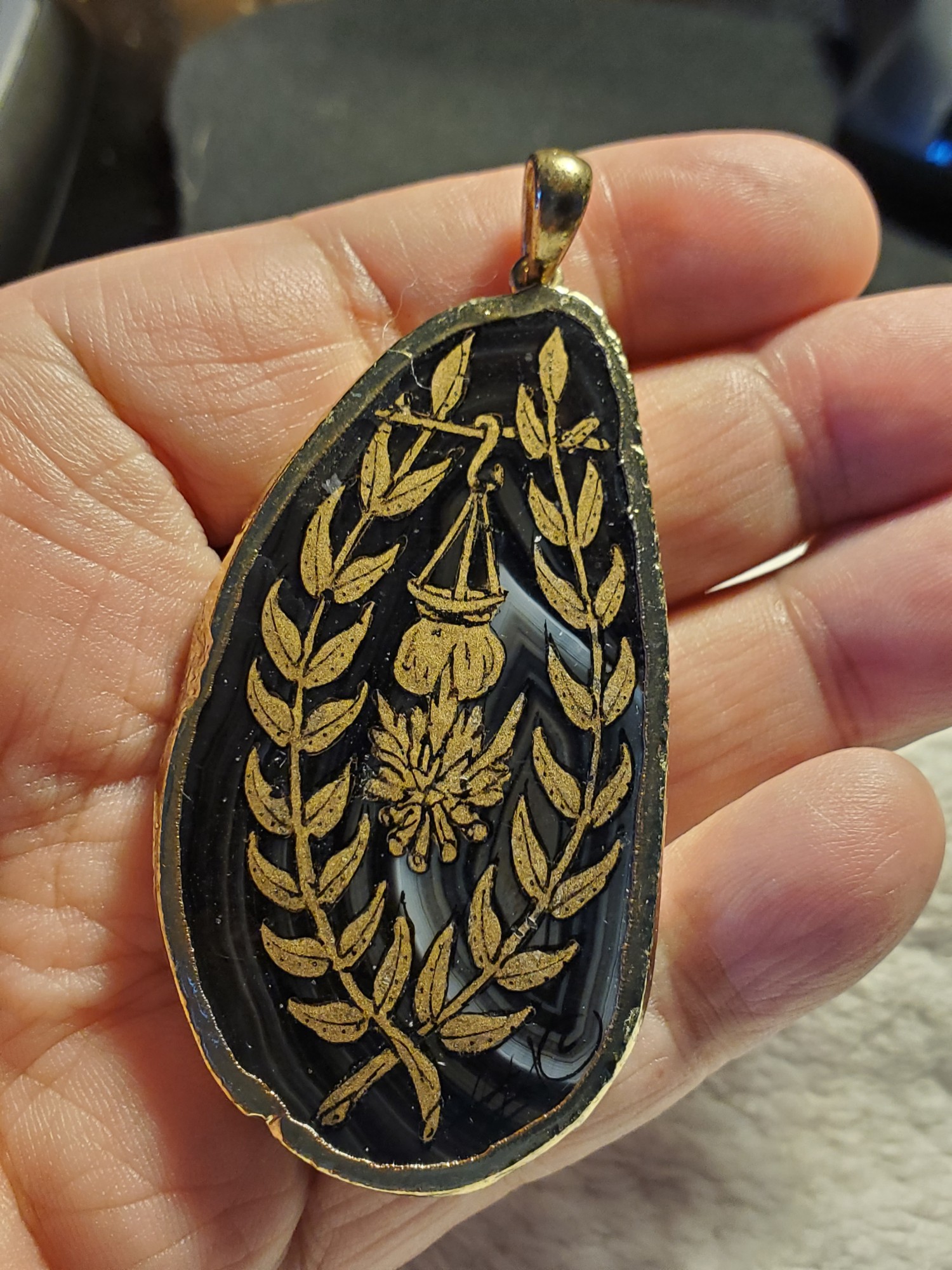 Laurel Cook Agate Pendant