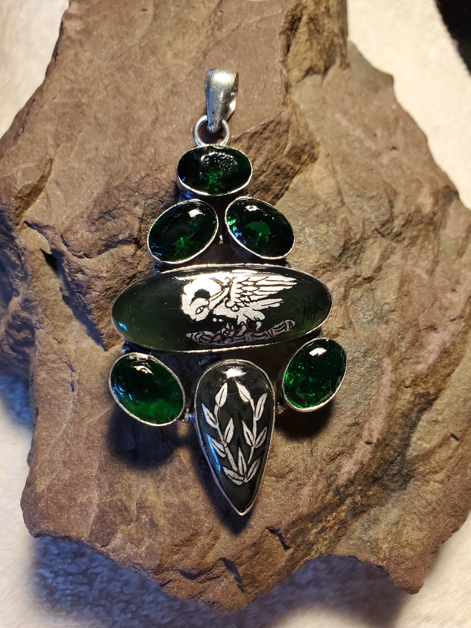 Pelican Laurel Moss Agate Sterling Pendant