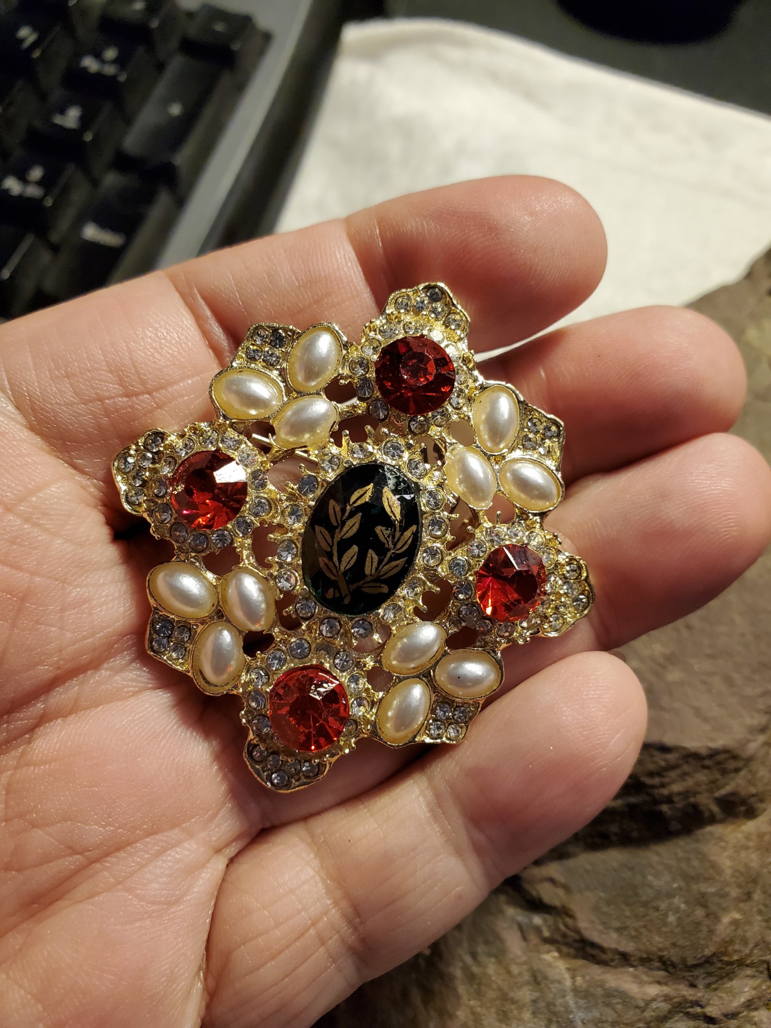 Laurel Glitz Brooch Pendant