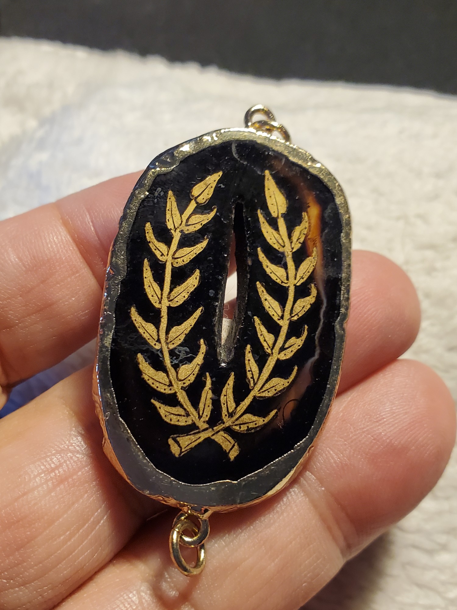 Laurel Agate Black in 14k gold Pendant