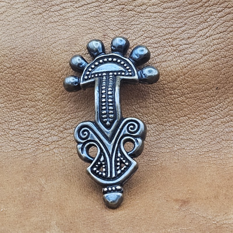 Ostrogothic radiate-head bow fibula