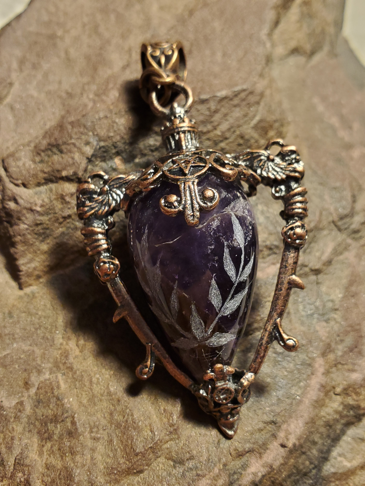 Laurel Intaglio Amethyst Pendulum Spindle Pendant