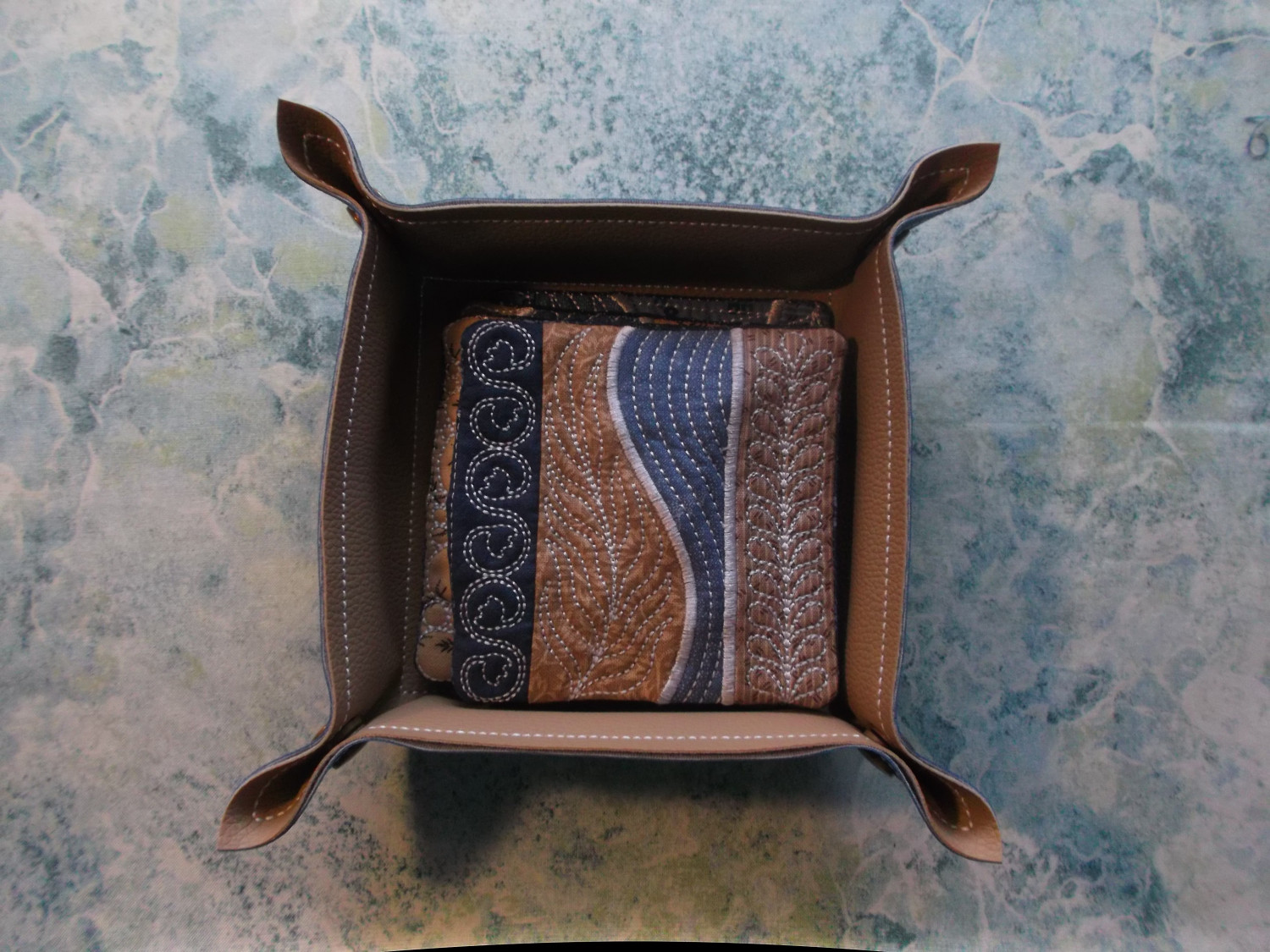 SET OF 4 COASTERS WITH HOLDER