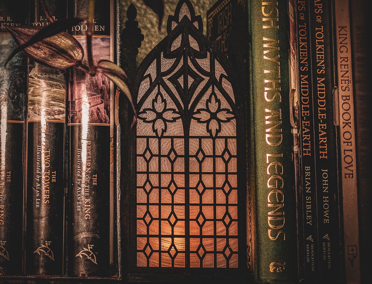 The High Altar: A Gothic Lantern Book Nook