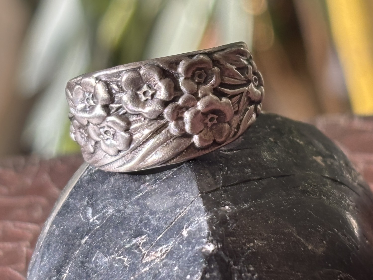 Forget Me Not Nots Ring Sterling silver size 8 Queen's favor