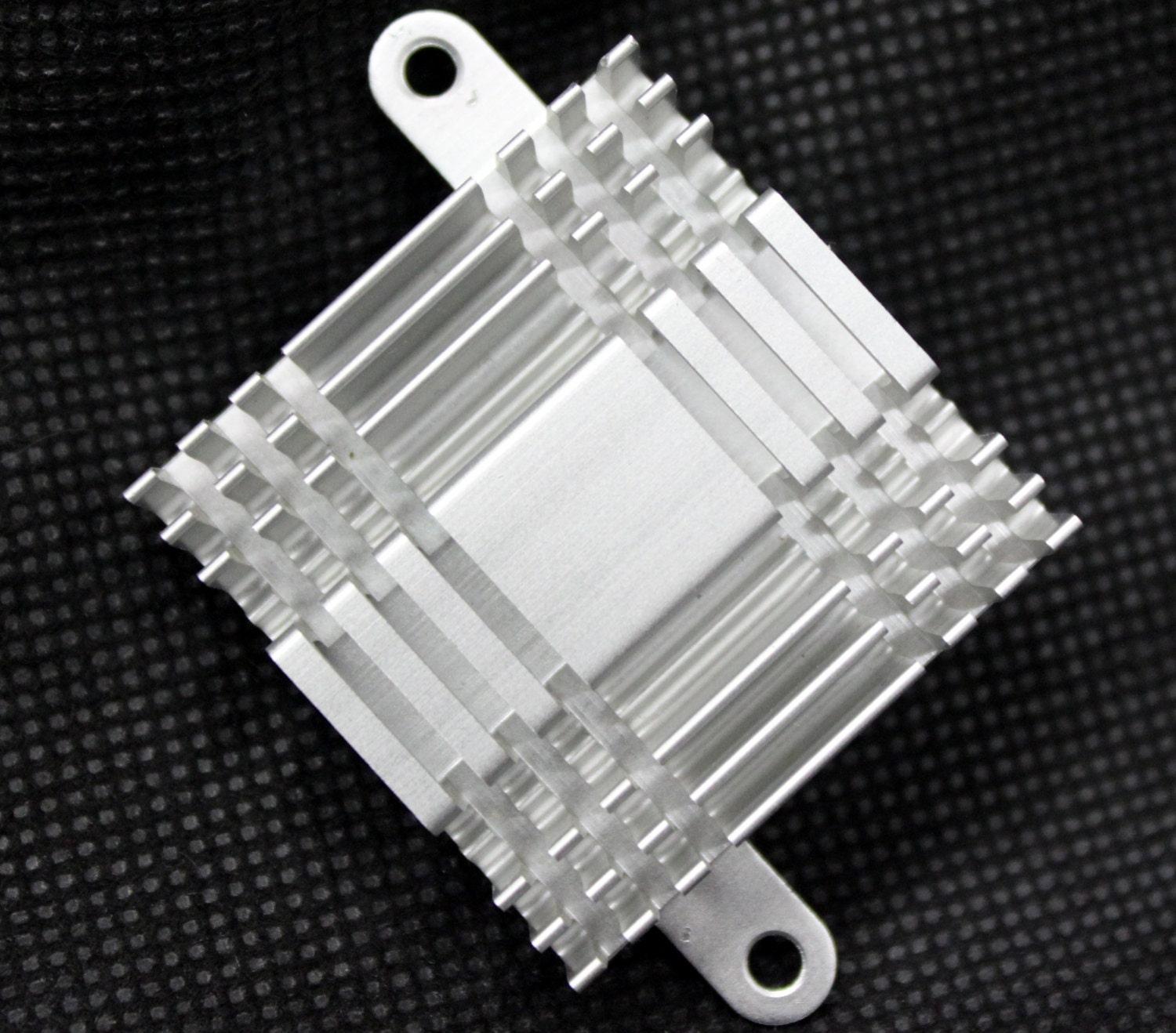 Computer motherboard chipset heat sink pin