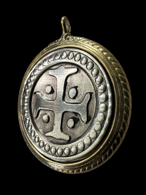 I.33 Cross Motif - Round - Pendant (brass & Nickel)