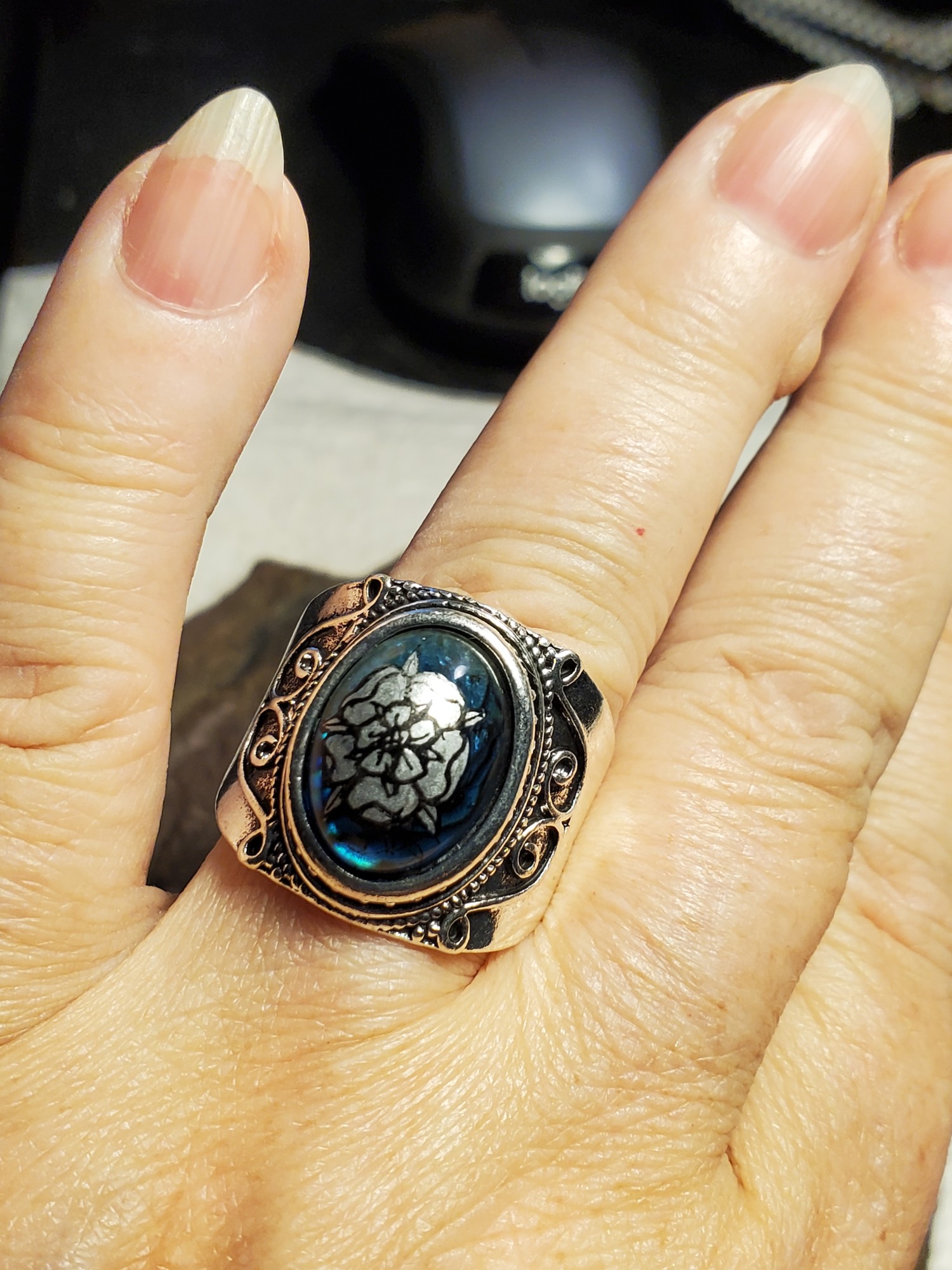 Tudor Rose Murano Glass in Sterling Silver Ring size 11