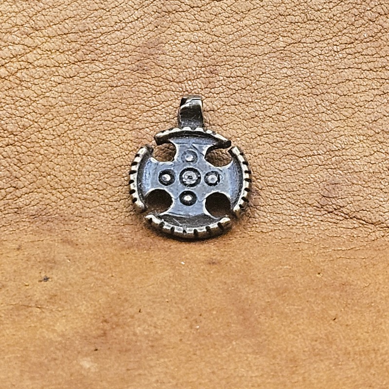 Viking round cross pendant