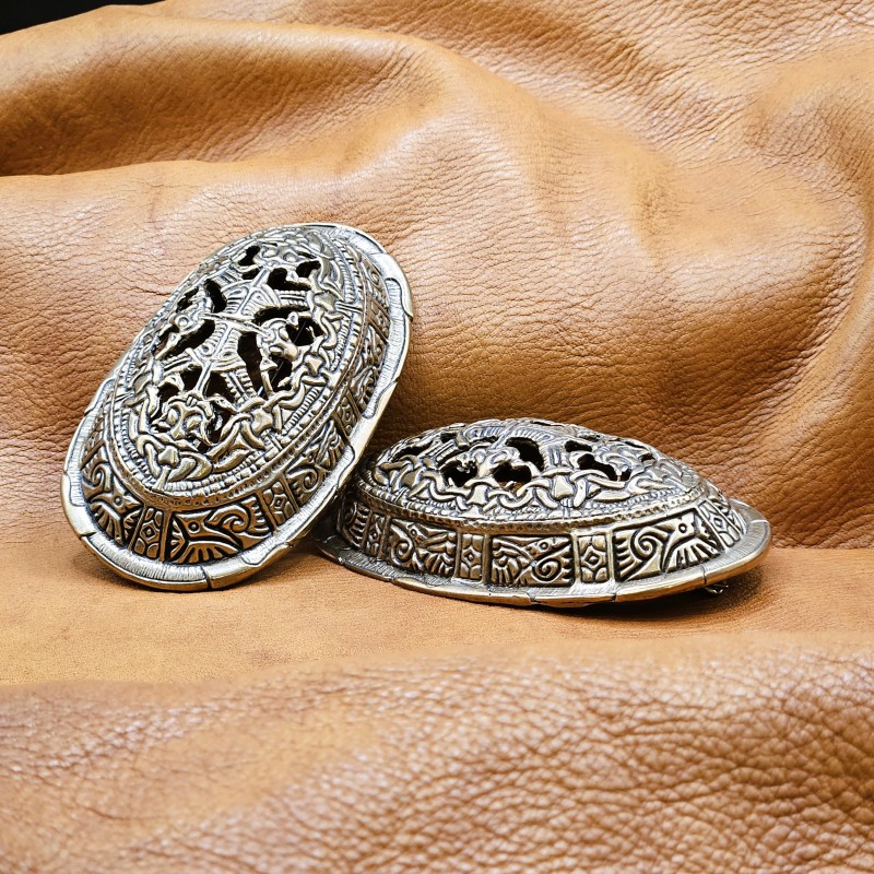 Viking Era tortoise/oval brooches - 10th c. Norway