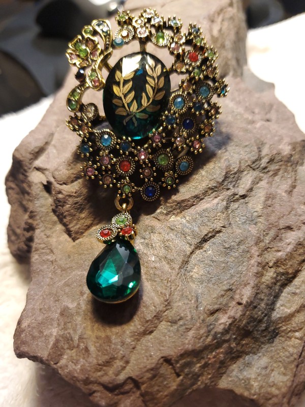 Laurel Statement Brooch Green Glass