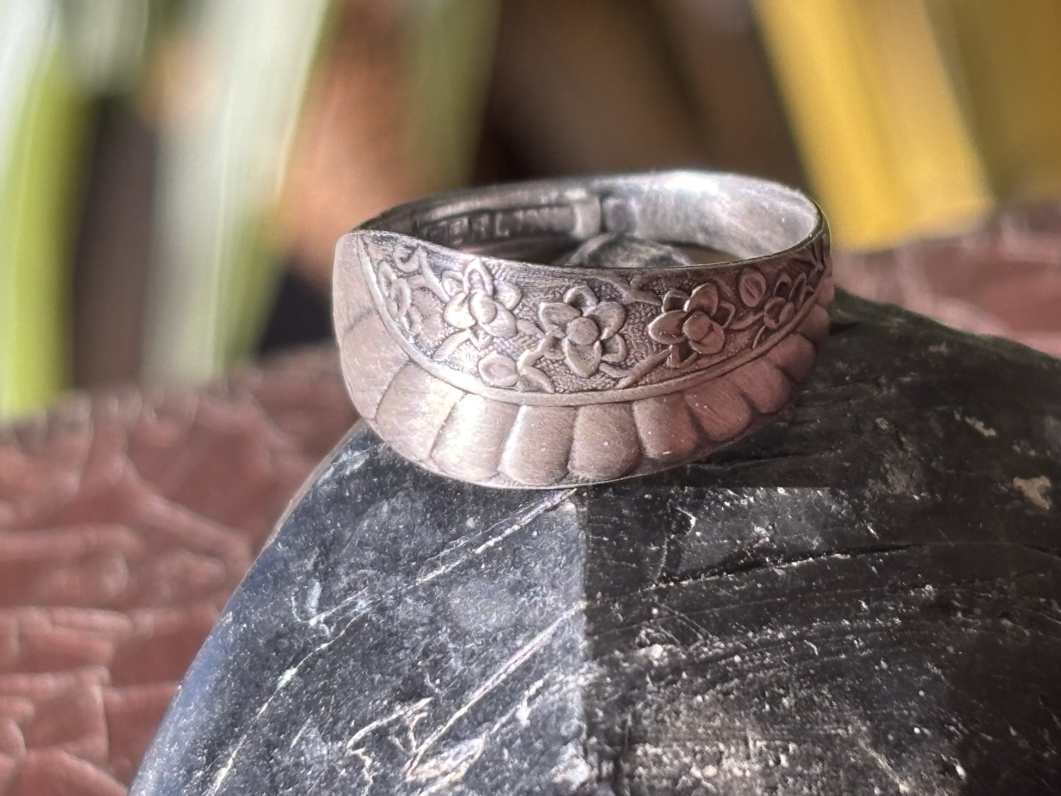 Delicate Sterling silver ring feather / wing / floral size 7