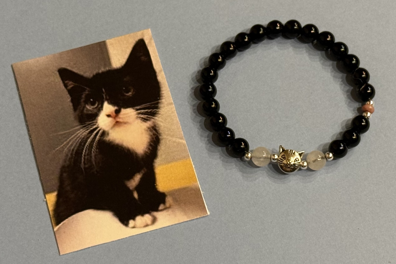 The "Tuxie": Tuxedo Cat 6mm gemstone bracelet