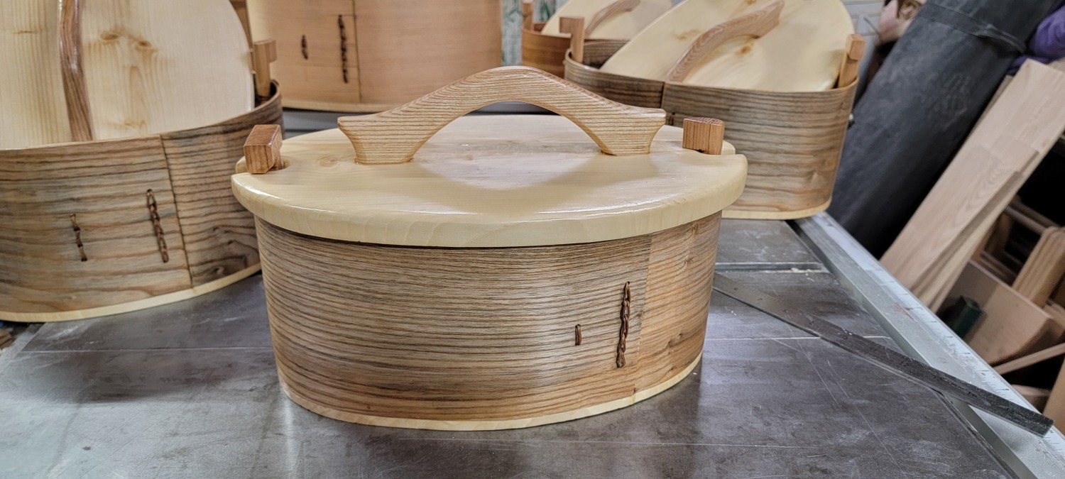 Large oval swivel lock Scandinavian bentwood box