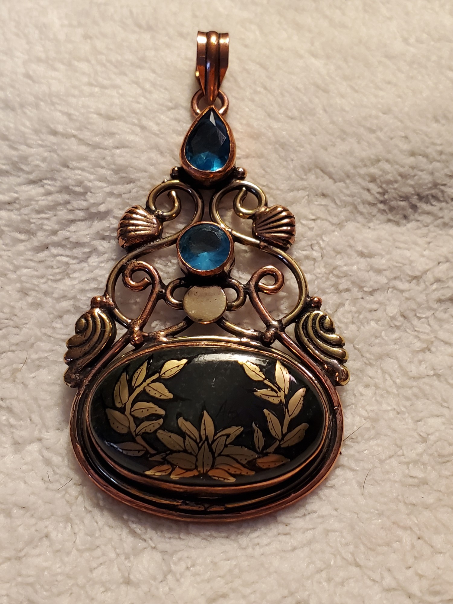 Laurel Lotus Dragonsblood Gem in Copper Pendant