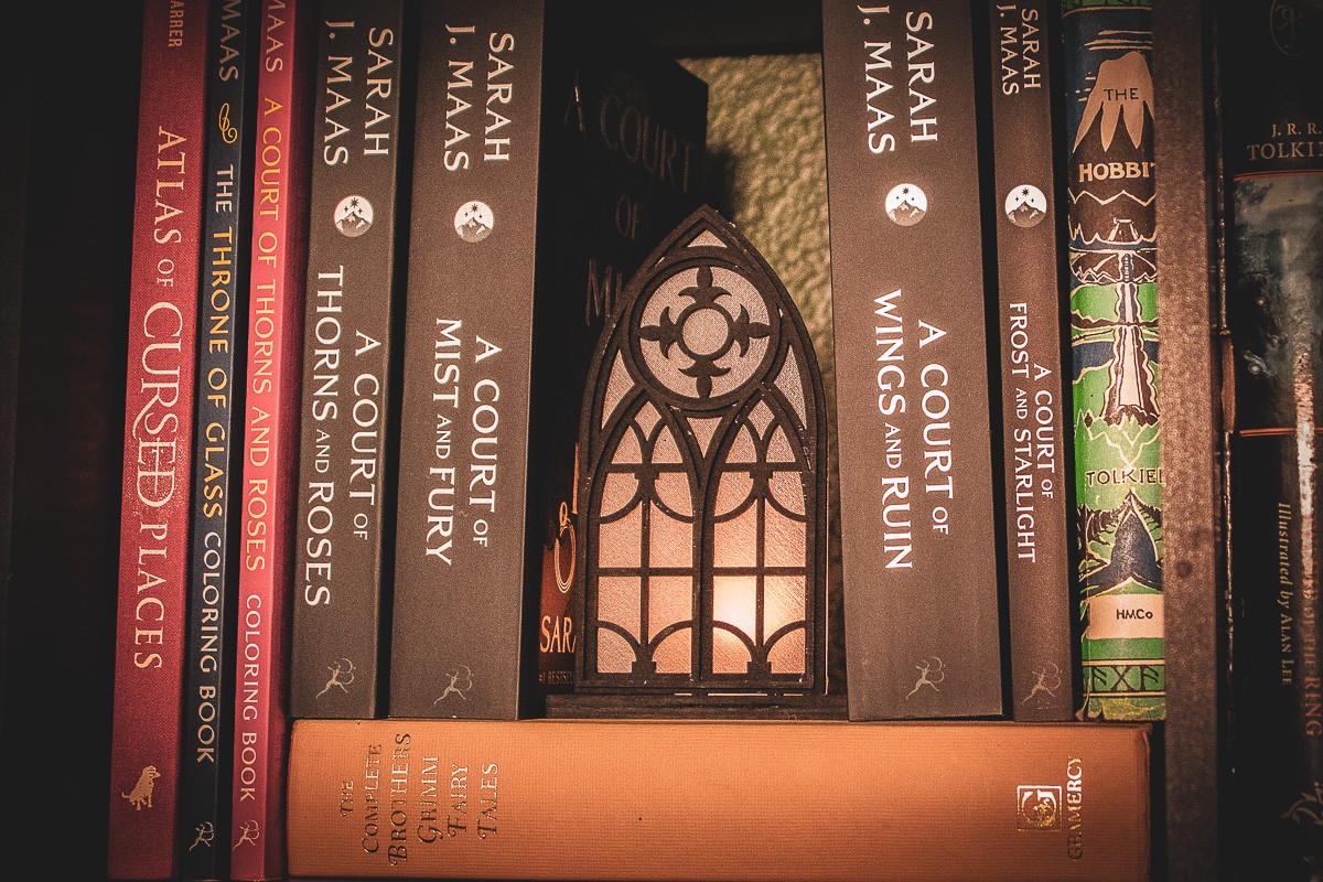 The Vesperal Vault: A Gothic Lantern Book Nook