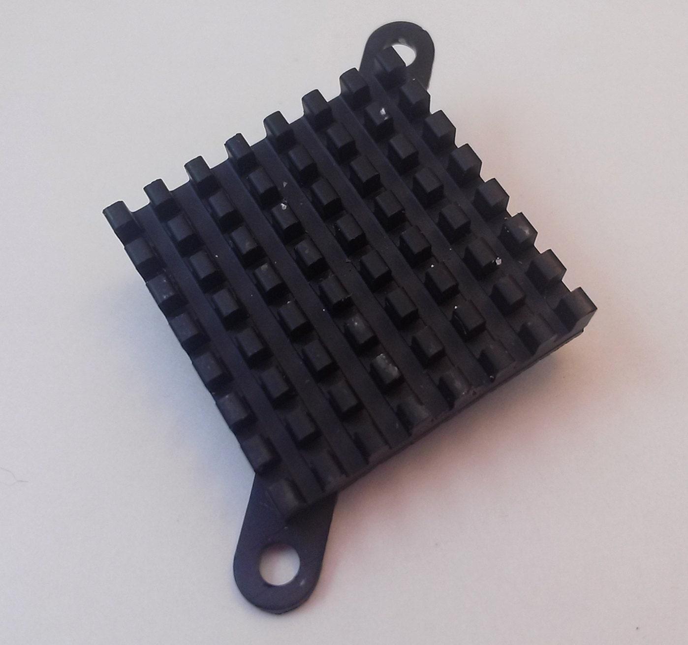 Computer motherboard chipset heat sink pin