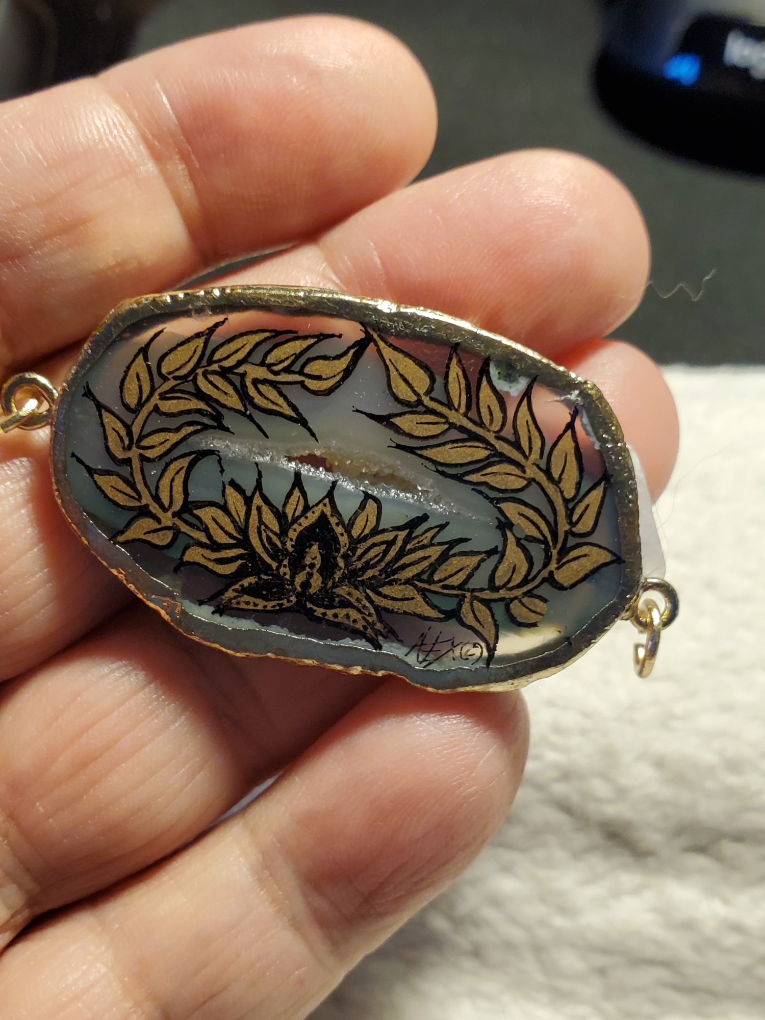 Laurel Lotus Agate Pendant