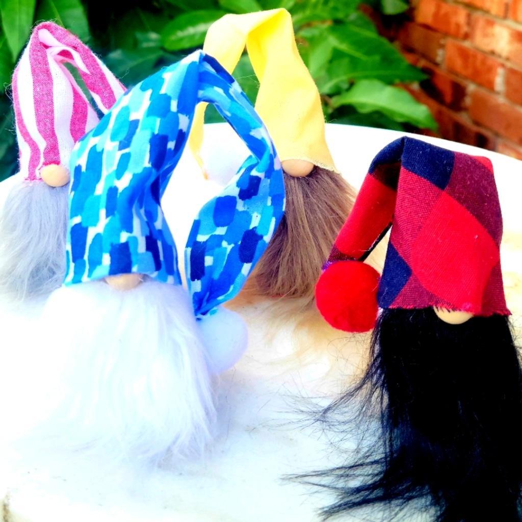 Set of 4 mini gnomes table decor