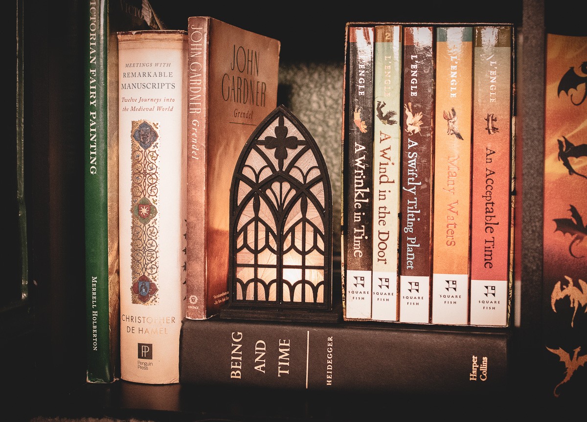The Cloister’s Watch: A Gothic Lantern Book Nook